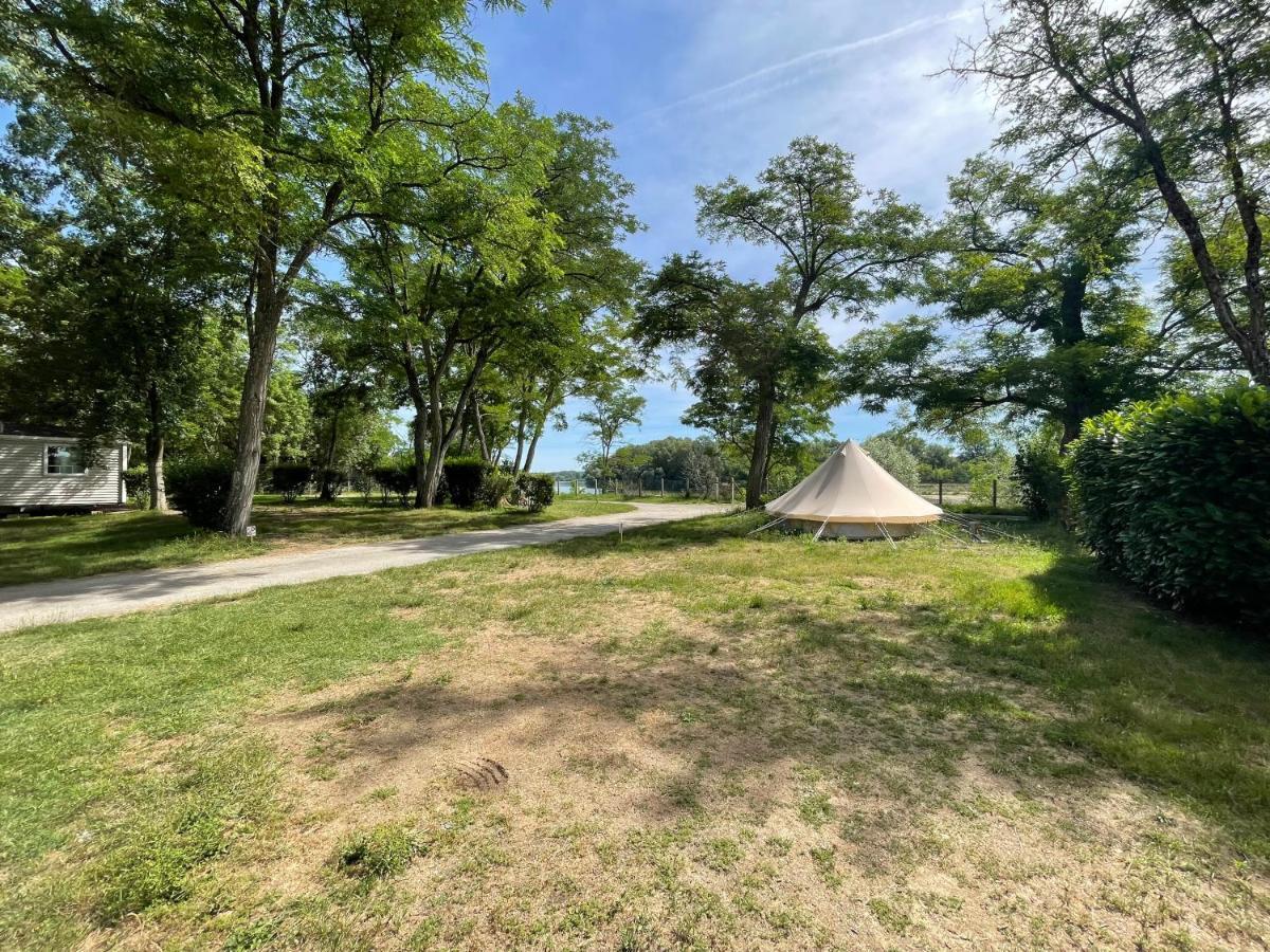 Camping Les Portes De Sancerre Saint-Satur Екстер'єр фото
